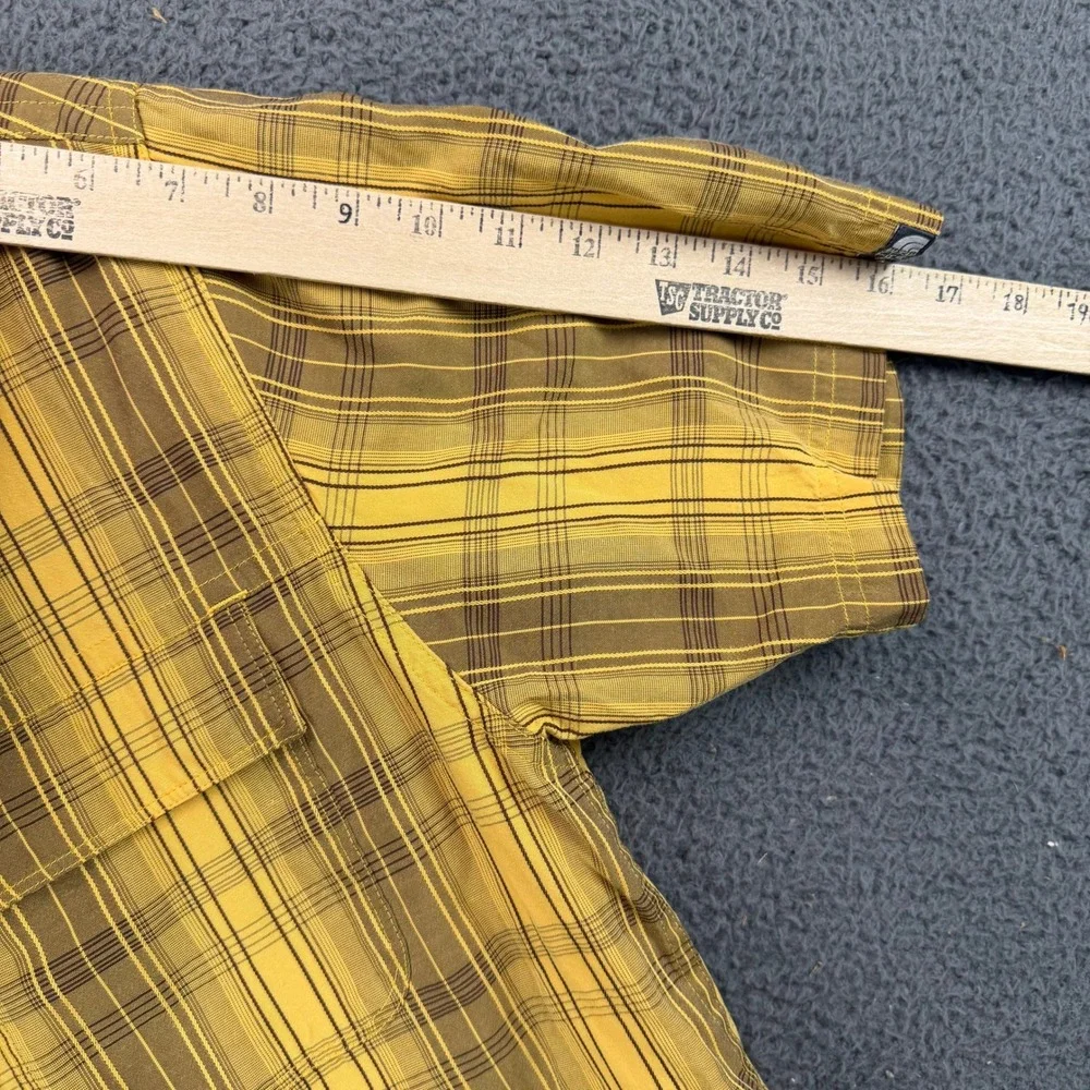 The North Face Mens Medium Yellow Plaid Short Sleeve Button Up Hiking Shirt‎